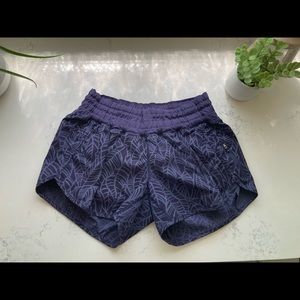 Lululemon tracker shorts